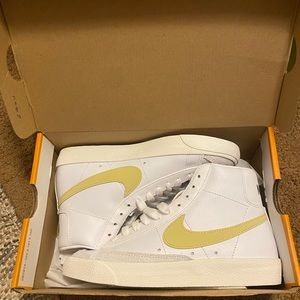 Nike Blazers - yellow swoosh